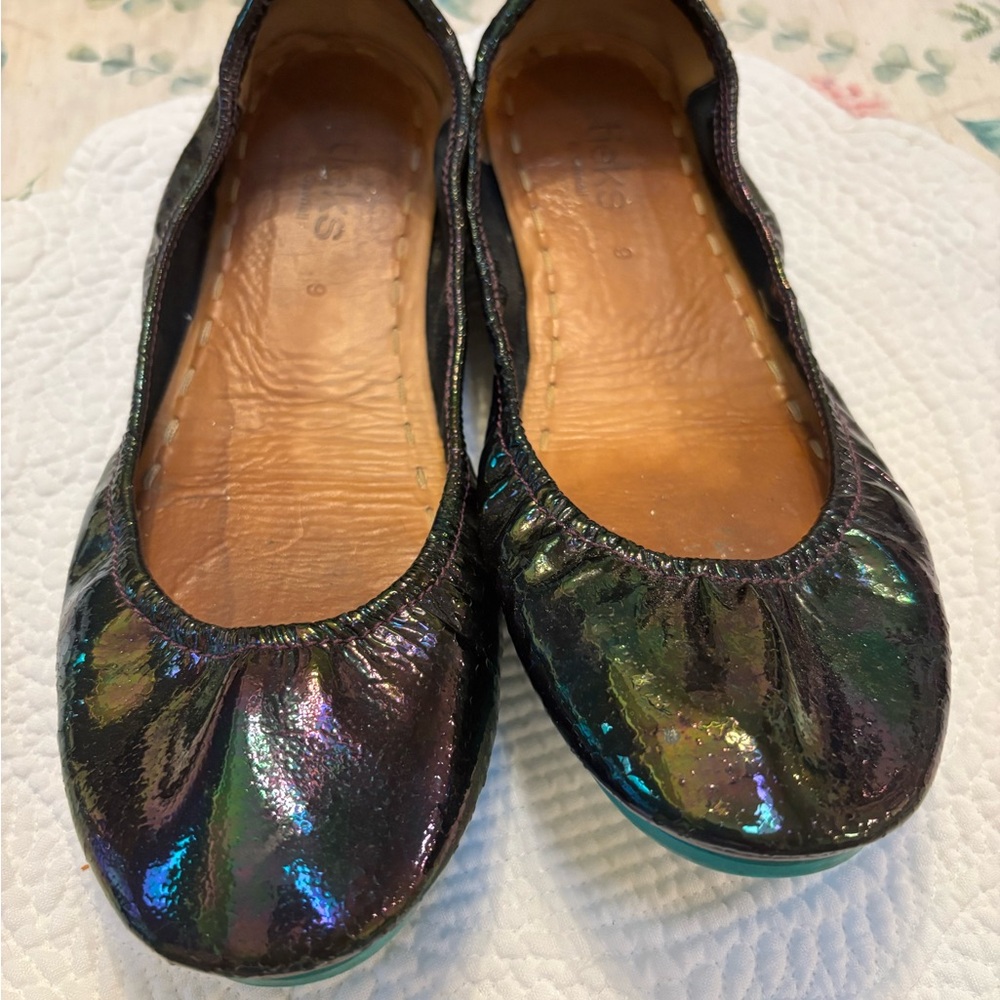 Tieks Arabian Nights size 9. Color scale is either D or E.